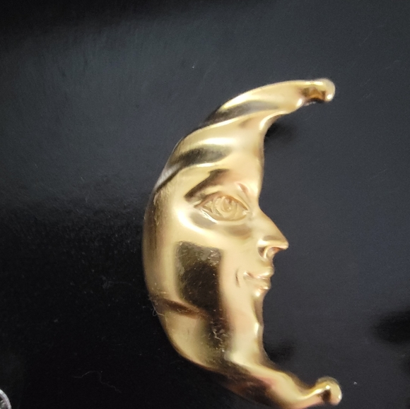 Pins - Picture 3 of 4